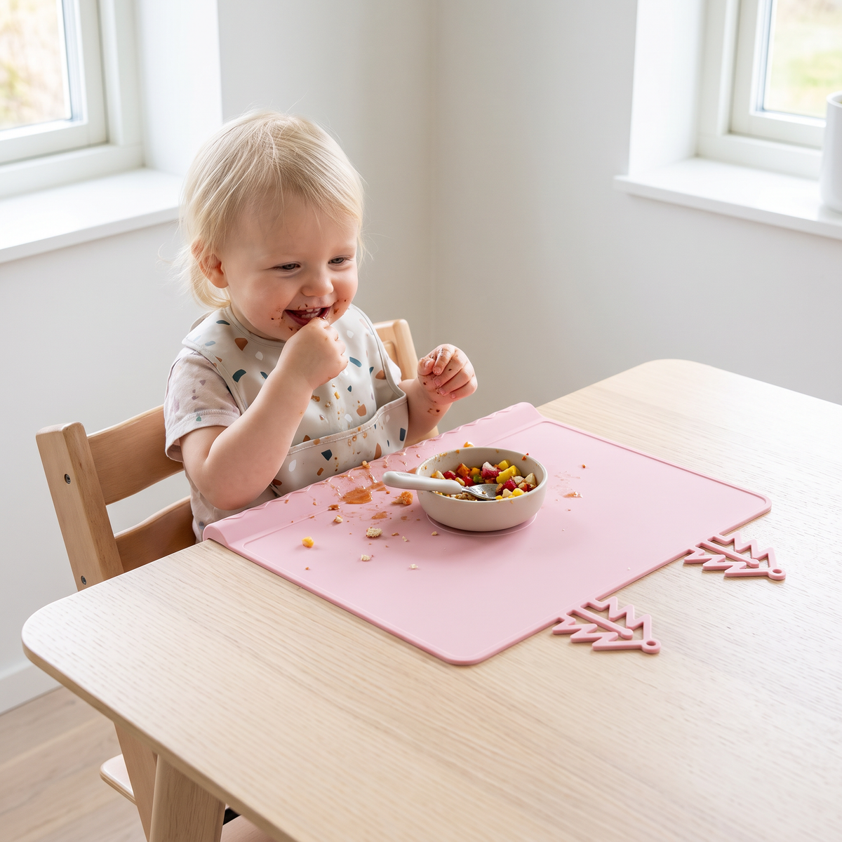 BabySafe Praktisk och Hygienisk Silikonunderlägg för Bebisar med Upphöjd Kant