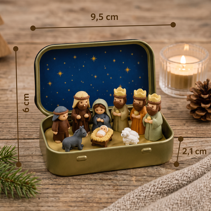 Mini-julkrubba i en ask – handmålat julfigursset