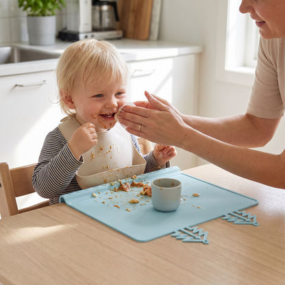 BabySafe Praktisk och Hygienisk Silikonunderlägg för Bebisar med Upphöjd Kant