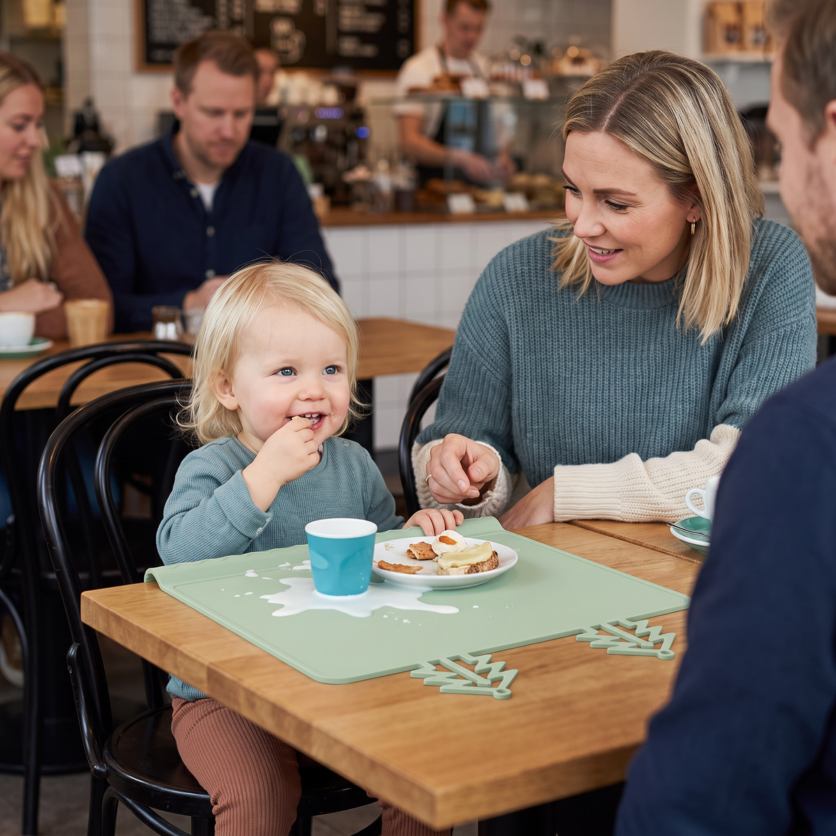 BabySafe Praktisk och Hygienisk Silikonunderlägg för Bebisar med Upphöjd Kant
